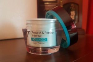 boots-no7-protect-&-perfect-intense-advanced-night-cream-review